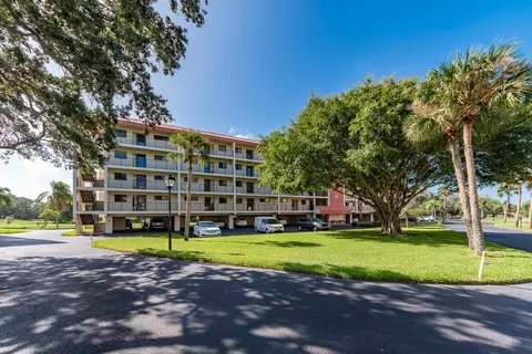 9433 Harbor Greens Way #208, Seminole, FL 33776