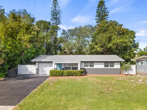 3751 Manatee Dr SE, Saint Petersburg, FL 33705