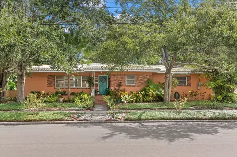 1755 Locust St NE, Saint Petersburg, FL 33704