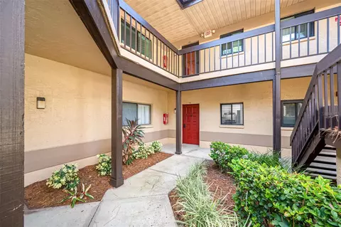2689 Sabal Springs Cir #105, Clearwater, FL 33761