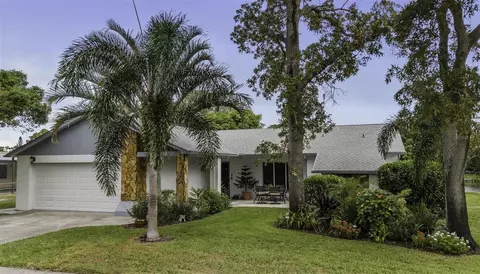 2633 Blossom Lake Dr, Holiday, FL 34691