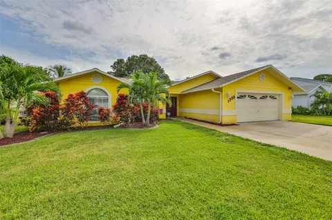 1900 Glen Lakes Blvd N, Saint Petersburg, FL 33702