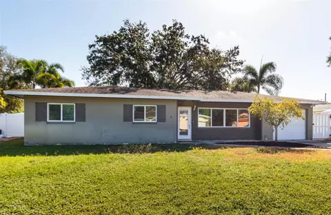 1821 Winchester Rd N, Saint Petersburg, FL 33710