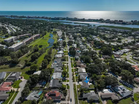 9864 Commodore Dr, Seminole, FL 33776