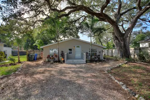 611 6th Ave NE, Largo, FL 33770