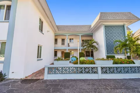 11700 Capri Cir S #4, Treasure Island, FL 33706