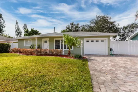9016 3rd St N, Saint Petersburg, FL 33702