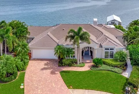 471 Palm Is SE, Clearwater Beach, FL 33767