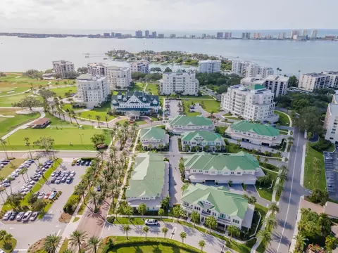 15 Country Club Ln, Belleair, FL 33756