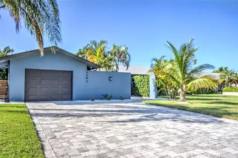 114 12th St, Belleair Beach, FL 33786