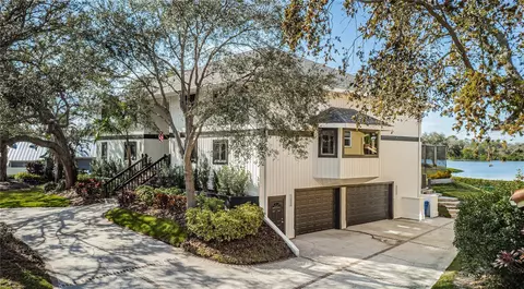 801 Apalachee Dr NE, Saint Petersburg, FL 33702