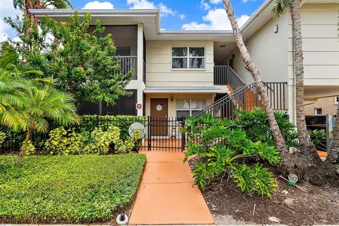 555 3rd St N #14, Saint Petersburg, FL 33701