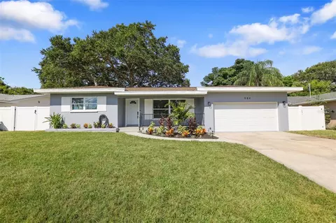984 Dumont Dr, Dunedin, FL 34698