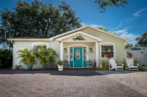 382 8th Ave N, Safety Harbor, FL 34695