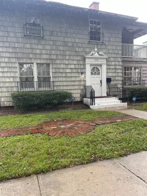2350 Woodlawn Cir E, Saint Petersburg, FL 33704