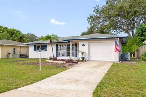 2180 Pine Ridge Dr, Clearwater, FL 33763