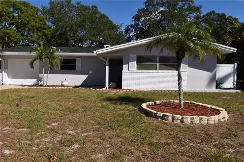 11625 Oval Dr E, Largo, FL 33774