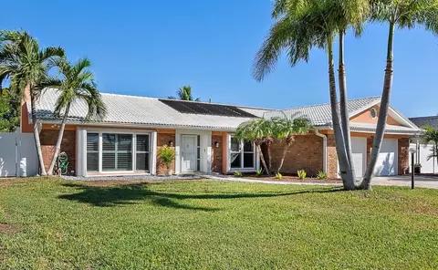 14523 Bay Hills Dr, Largo, FL 33774