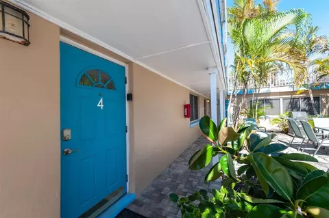 90 144th Ave #4, Madeira Beach, FL 33708