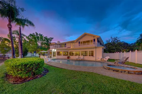 102 Driftwood Dr W, Palm Harbor, FL 34683