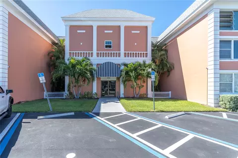 1900 68th St N #208, Saint Petersburg, FL 33710