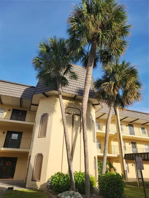 8699 Bardmoor Blvd #301, Seminole, FL 33777