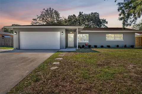 809 Orangeview Dr, Largo, FL 33778