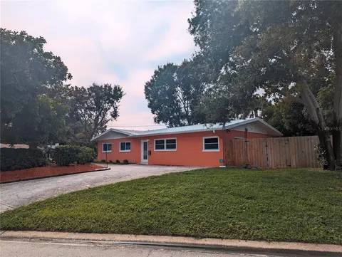 3755 Beach Dr SE, Saint Petersburg, FL 33705