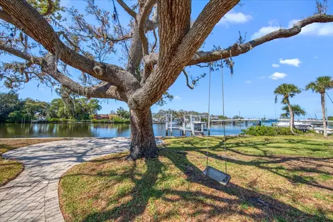16 Venetian Ct, Tarpon Springs, FL 34689