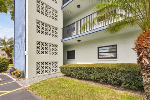 5973 Terrace Park Dr N #101, Saint Petersburg, FL 33709