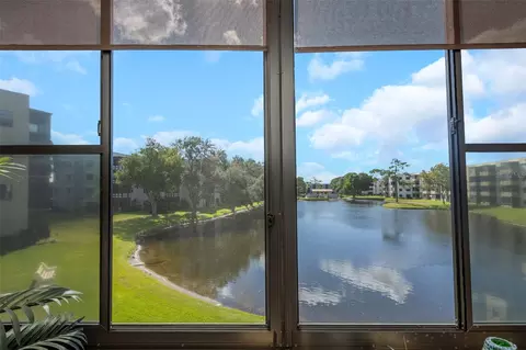 6190 80th St N #206, Saint Petersburg, FL 33709