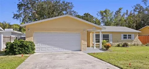 6025 Tanglewood Dr NE, Saint Petersburg, FL 33703