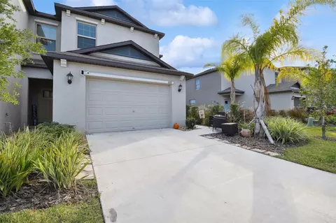 827 Royal Empress Dr, Ruskin, FL 33570