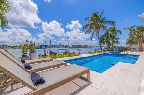 530 Harbor Dr N, Indian Rocks Beach, FL 33785