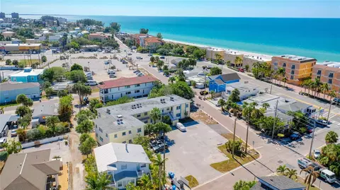 9895 1st St E #12, Treasure Island, FL 33706