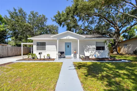 2121 Barcelona Way S, Saint Petersburg, FL 33712