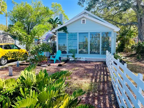2908 54th St S, Gulfport, FL 33707