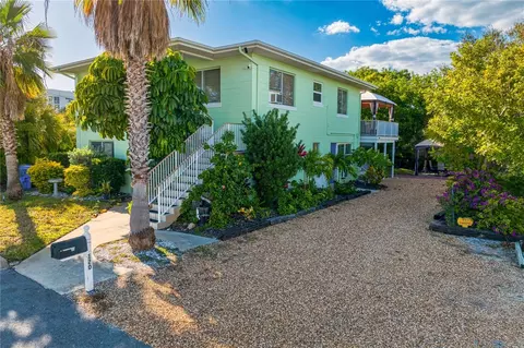 120 118th Ave, Treasure Island, FL 33706