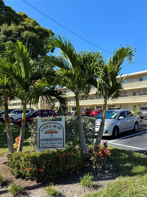 951 79th Ave N #327, Saint Petersburg, FL 33702