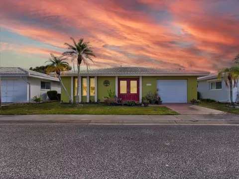 5470 Palm Crest Ct N, Pinellas Park, FL 33782