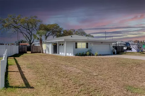 10618 Orange Blossom Ln, Seminole, FL 33772