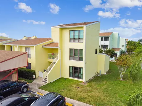 1 Windrush Blvd #27, Indian Rocks Beach, FL 33785