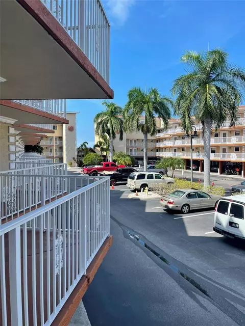 1414 Bayshore Blvd #313, Dunedin, FL 34698