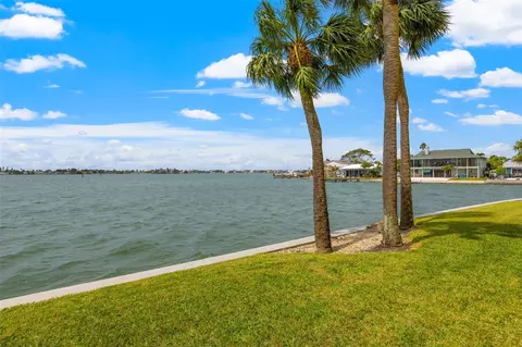 4750 Cove Cir #302, Saint Petersburg, FL 33708