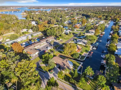 209 SE Paradise Point Rd, Crystal River, FL 34429