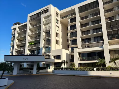8 Belleview Blvd #805, Belleair, FL 33756