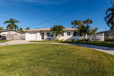 203 94th Ave NE, Saint Petersburg, FL 33702