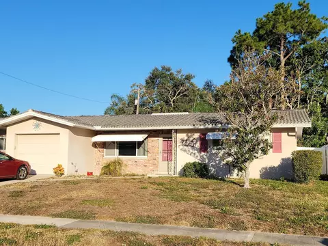499 Lake Hill Ln, Largo, FL 33771