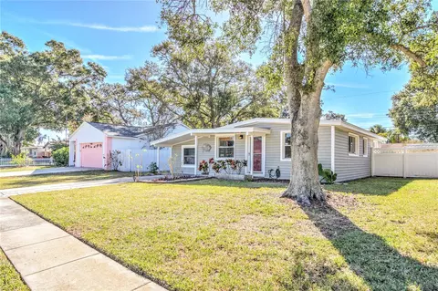 9042 Southern Comfort Dr, Largo, FL 33773