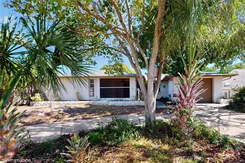 9716 Glen Moor Ln, Port Richey, FL 34668